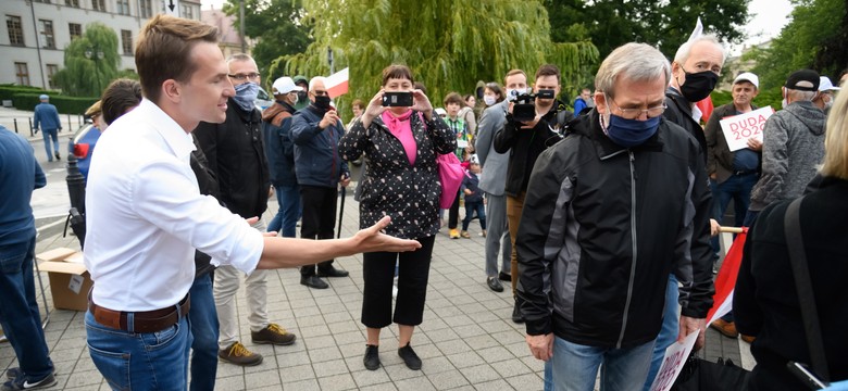 Zwolennicy Dudy do Szłapki: Nie podam panu ręki, bo pan nie jest Polakiem