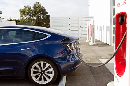 Tesla tańsza niż Passat? "Mój elektryk" może namieszać na rynku leasingu aut na prąd