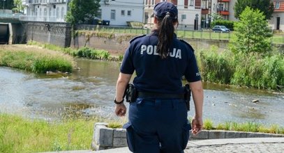 Policjantka robiła zakupy po służbie. Jeden z klientów wydał się dziwnie znajomy. Nie zawahała się