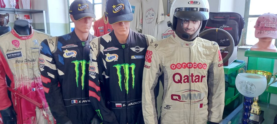Kombinezony Krzyśka Hołowczyca, Nassera Al-Attiyaha, Xaviera Panseri
