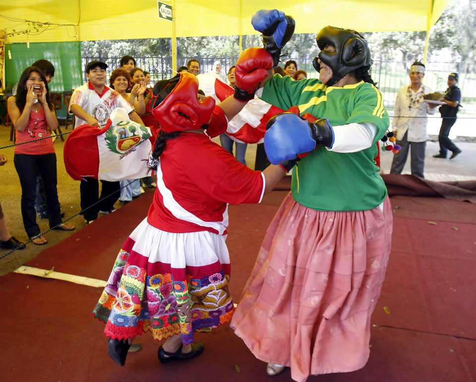 2010-05-13T223640Z_01_LIM102_RTRIDSP_3_PERU.jpg