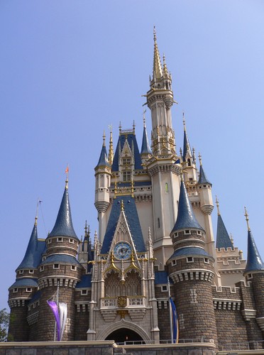 10. Disneyland w Tokio każdego roku jest odwiedzany przez ponad 14 mln osób.