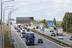 Dramatyczny finał kłótni na autostradzie. 37-latek potrącony przez tira