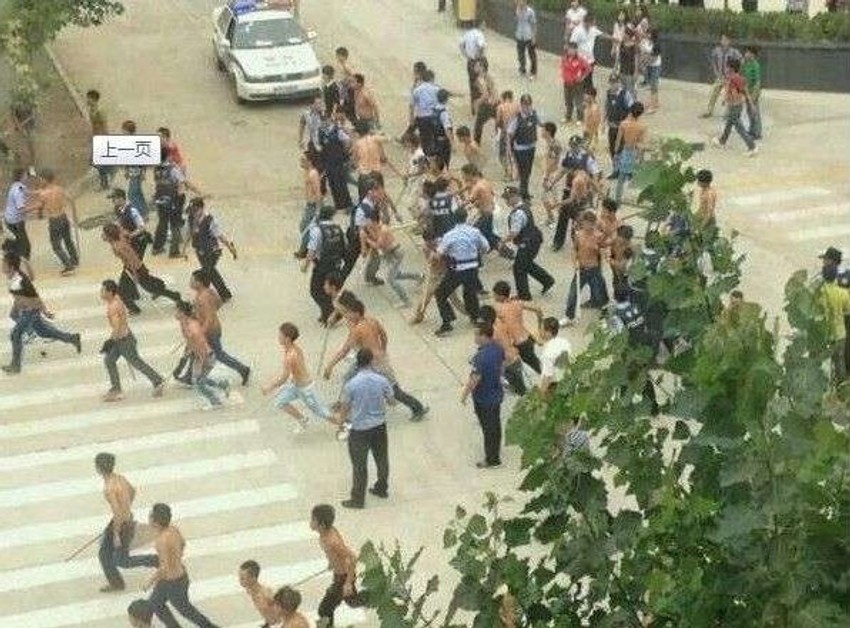 Obračun palicama i mačetama u fabrici "Fokskona" u Kini