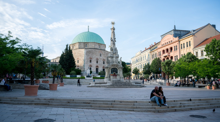 Péterffy Attila, Pécs polgármestere közleményben tudatta a kötelező maszkviselés részleteit /Fotó: MTI/Sóki Tamás