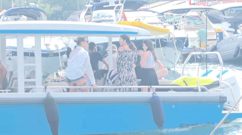 Milena Kačavenda paparaco