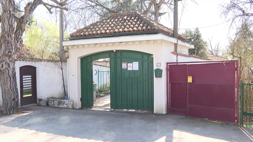 Kuća Slobodana Miloševića u kojoj sada živi Marija je opasana zidinama
