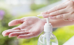 Ekspert: Bezwzględny reżim sanitarny trzeba przenieść nawet do własnych domów