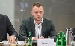 Edgar Kobos przed komisją: Kierownictwo Zjednoczonej Prawicy usiłowało tuszować aferę wizową