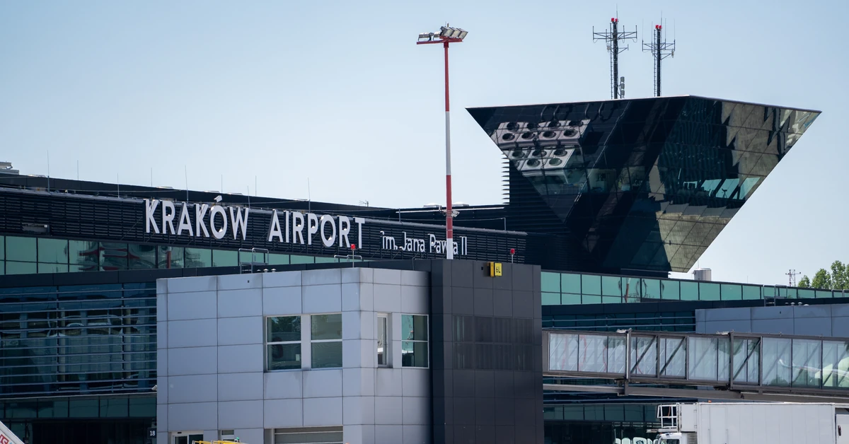Akcja służb na lotnisku Kraków-Balice. Wstrzymano starty i lądowania