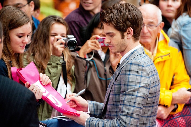 Andrew Garfield na premierze w Berlinie