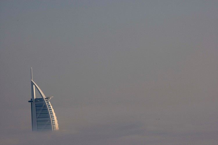 Gęsta mgła utrudnia życie mieszkańcom Dubaju