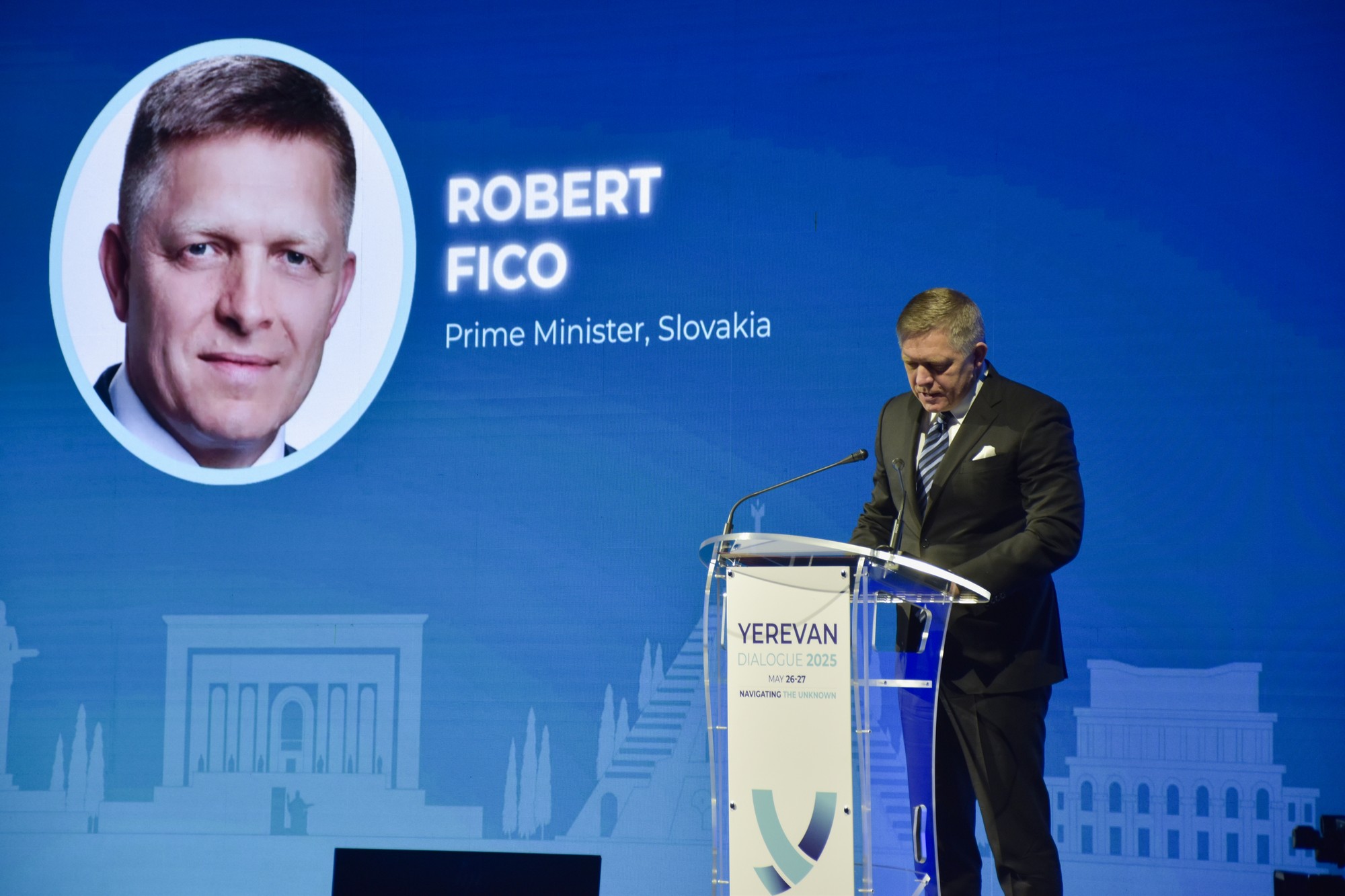 Robert Fico počas zahraničnej cesty v Arménsku. 