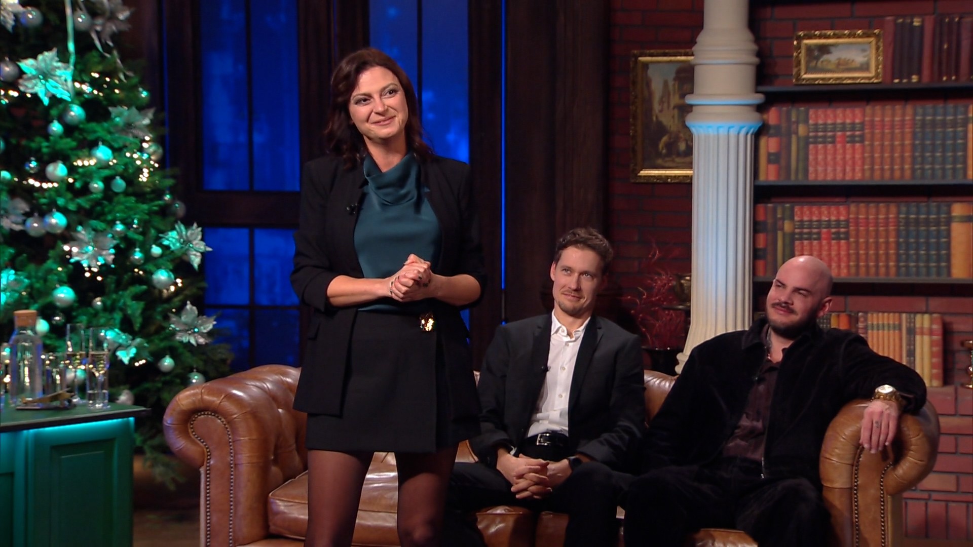 Silvestrovská talkšou Neskoro večer s Petrom Marcinom.