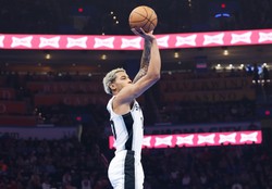 Jeremy Sochan mało skuteczny. Trafił tylko 2 z 8 rzutów. Spurs znów przegrali [WIDEO]