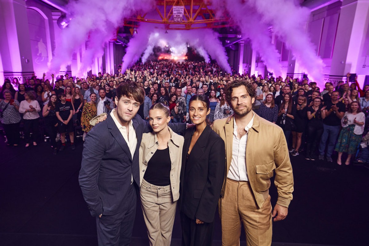 Henry Cavill, Anya Chalotra, Freya Allan i Joey Batey na Wiedźmin Fest
