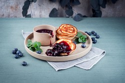 Szybkie i zdrowe śniadanie? Placuszki z borówkami w 15 minut