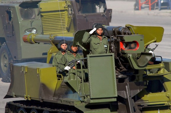 "IMA DA SE POKORITE!" Ostrvo na kojem je ispiranje WC šolje postalo luksuz, u mraku iščekuje AMERIČKU INVAZIJU: Zemlja tone u sve veći haos