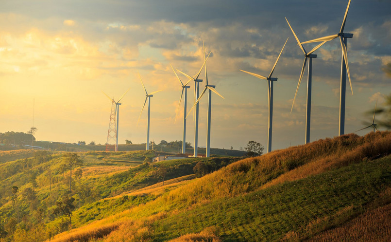 Koncerny paliwowe już dziś inwestują we własne źródła zielonej energii, w tym farmy wiatrowe.