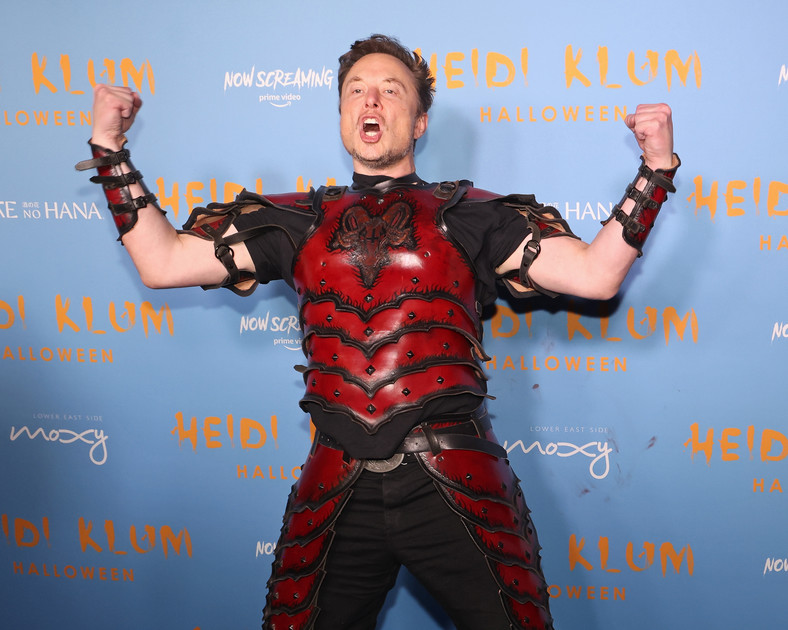 Elon Musk podczas imprezy halloweenowej, Nowy Jork, 31 października 2022 r.