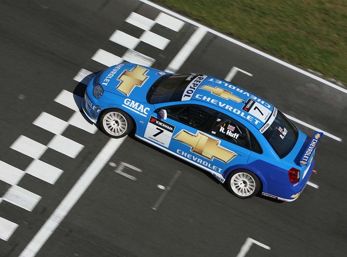 Robert Huff z Chevroleta mija linię mety
