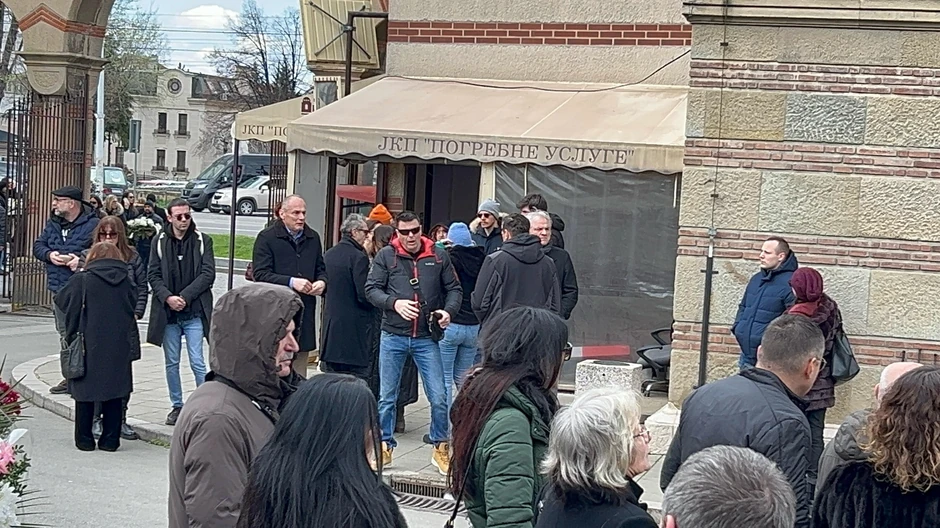 Vuk Kostić na sahrani ćerke Buleta Goncića