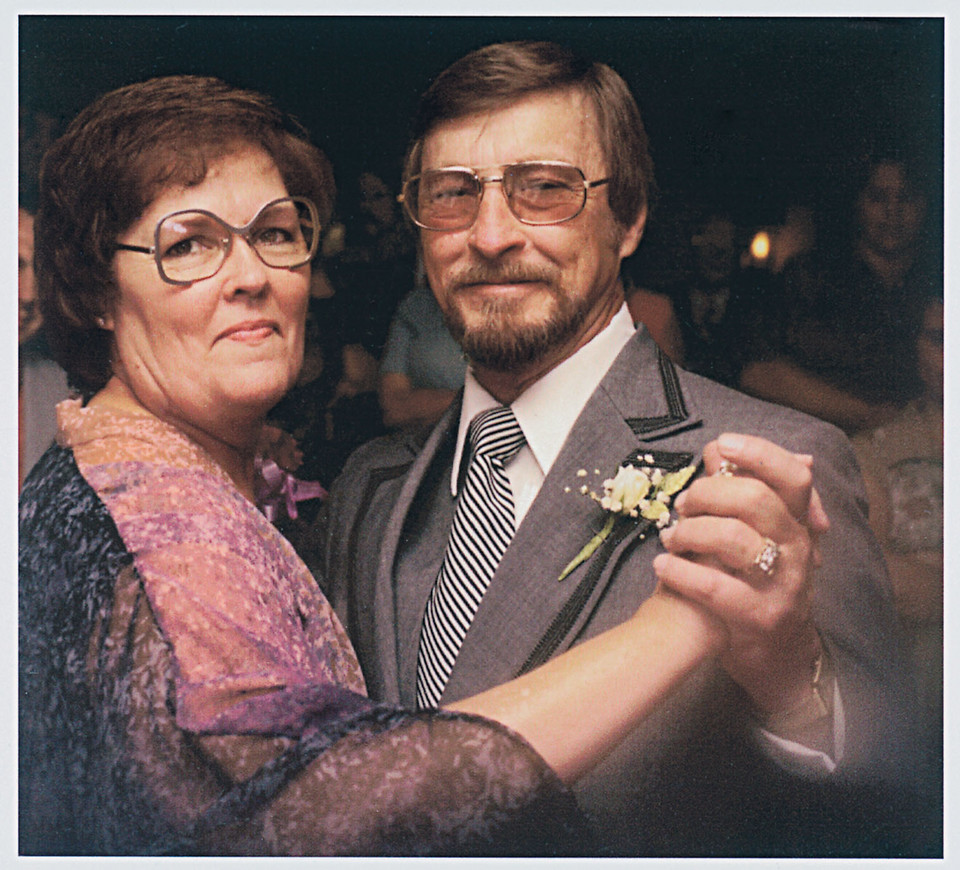 Nawet 40 lat po ślubie P.J. wciąż lubił tańczyć z Doris, trzymając ją za rekę..