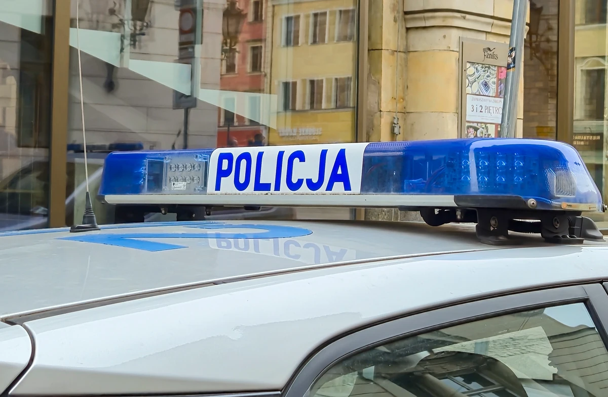 Dzieci znalazły granat z czasów II wojny światowej. Przyniosły go na podwórko