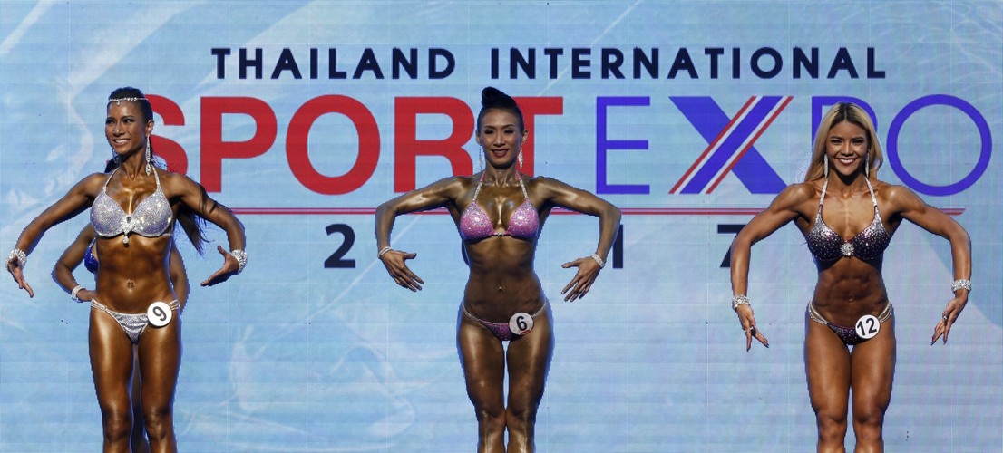 Te panie w formie są o każdej porze roku. W Tajlandii zaprezentowały swoje wyrzeźbione ciała