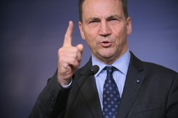 Sikorski: Damy sygnał, jak ma wyglądać rozsądna polityka migracyjna dla całej Europy