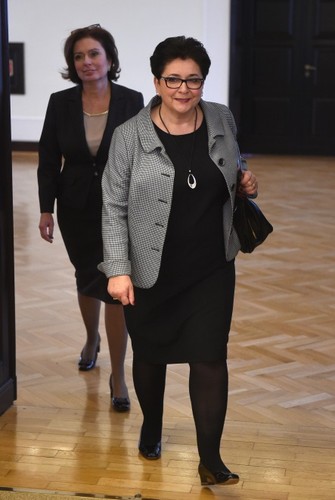 Małgorzata Kidawa-Błońska - sekretarz stanu w KPRM ds. kontaktu rządu z parlamentem i Teresa Piotrowska - minister spraw wewnętrznych