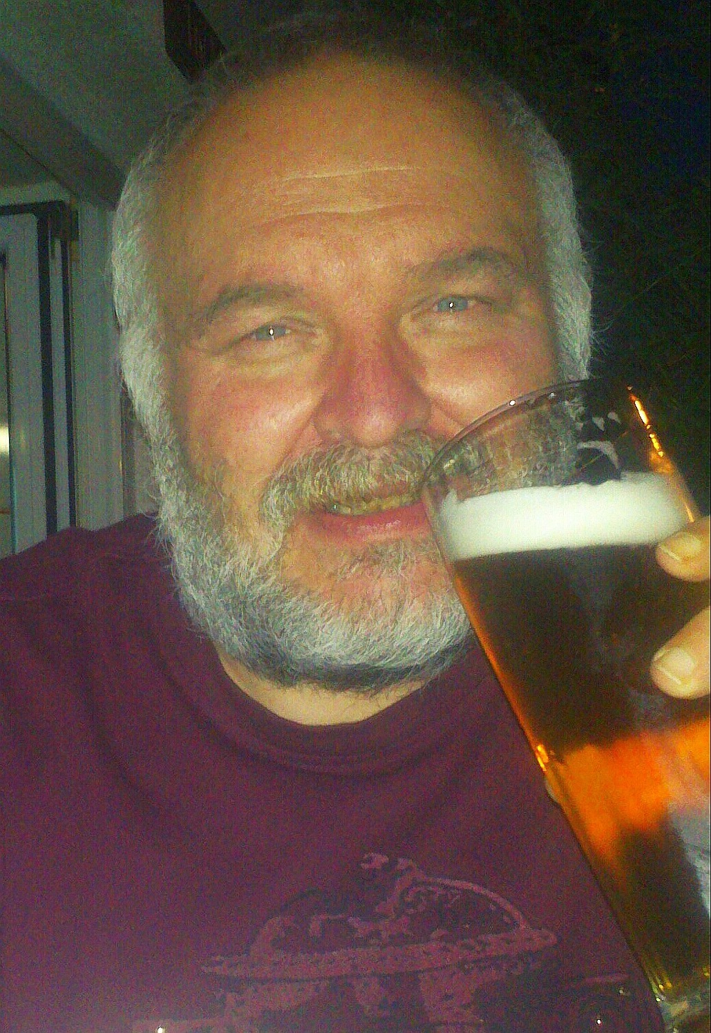 Slovenský textár, scenárista i producent Daniel Mikletič († 65).
