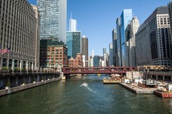 Żołnierze z Teksasu u bram Chicago. Lokalne władze mówią o "inwazji" Trumpa