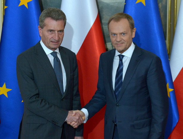 Premier Donald Tusk z komisarzem UE ds. energii Guentherem Oettingerem. Fot. PAP/Radek Pietruszka