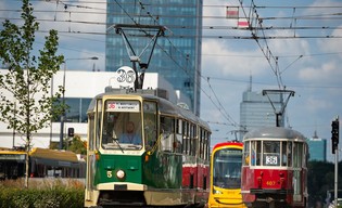 Promy, tramwaje i kolejka wąskotorowa znów hitem lata. Warszawa zachwyca turystów