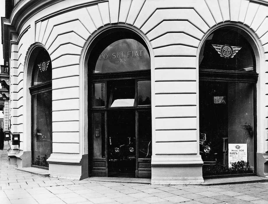 Salon Fiata w Hotelu Europejskim w latach 20-tych