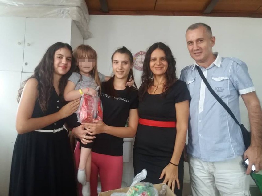 Anastasija sa porodicom i prijateljima