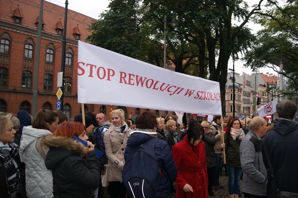 Bydgoszcz: protest nauczycieli przeciw reformie edukacji