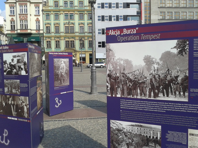 Wystawa „Polska Walcząca. Fighting Poland” na pl.Solnym we Wrocławiu