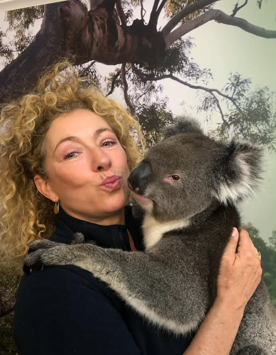 Anglická herečka Alex Kingston.