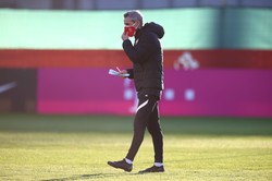 Zobacz, ile zarabia Sousa. Smuda, Nawałka i Brzęczek przy nim to "ubodzy krewni"