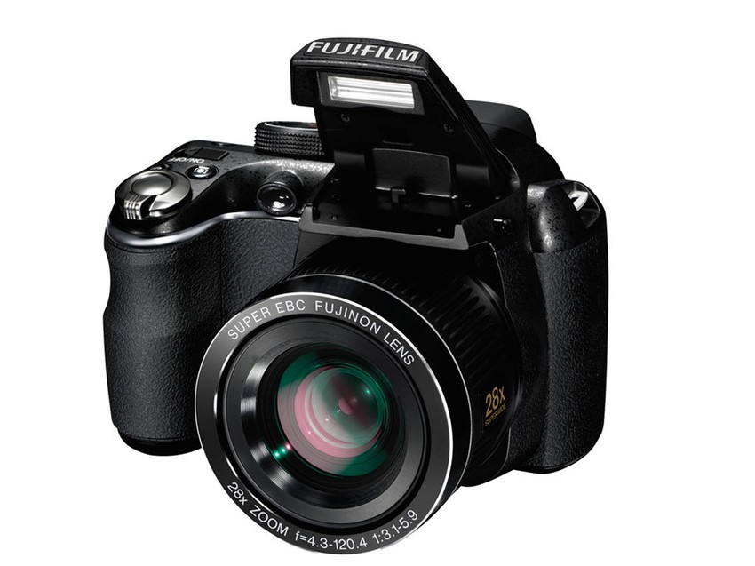 Fuji FinePix S3400, Dimenzije: 118x99x80 mm, 540 grama, Ekran: 3.0 inča, senzor: 14.0 MP, 4288x3216 px, video 1280x720, memorija: eksterna MMC/SD, baterija: AA 4 komada, portovi: USB, Mini-HDMI, cena: 199 evra