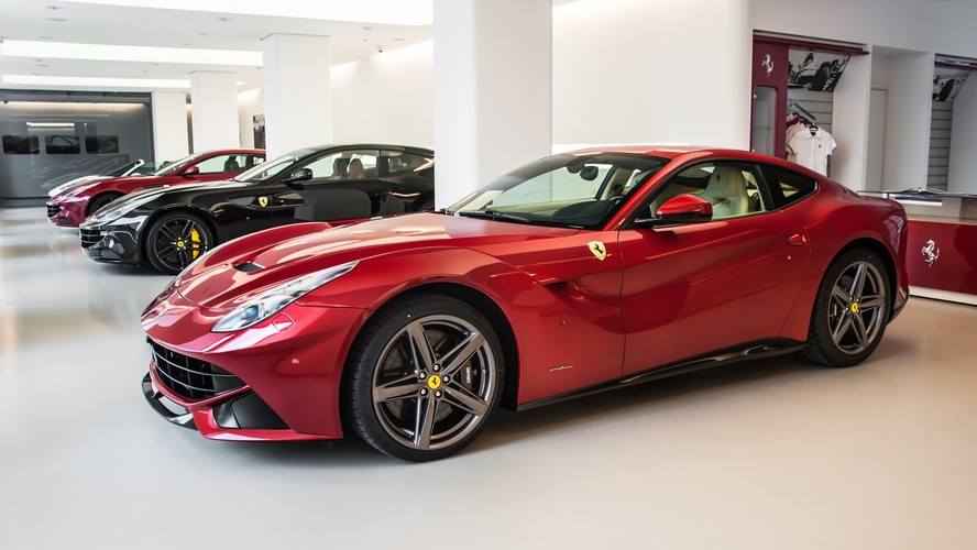 Ferrari F12 berlinetta - silnik V12 o pojemności 6,3 l. Moc - 740 KM