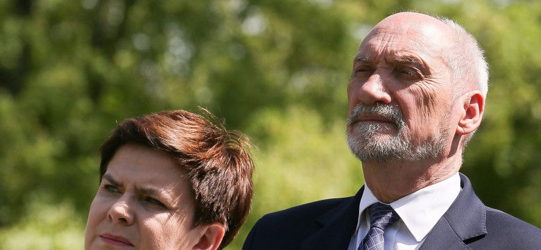 Poparcie dla PiS spada, ale i tak jest dwukrotnie wyższe od wyniku PO [SONDAŻ]