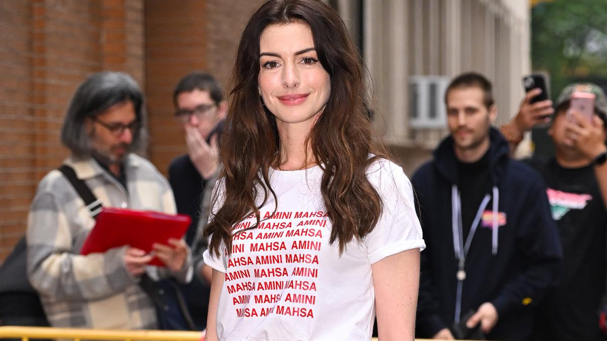 Leereszkedőnek nevezték Anne Hathaway-t, miután bejárta a világot, hogyan utasította el rajongóit