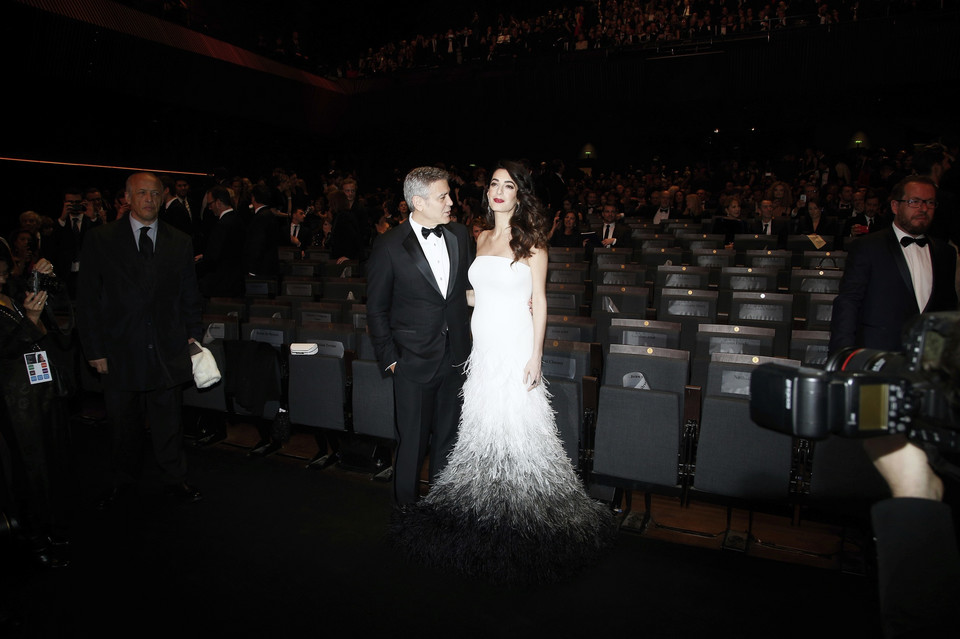 George Clooney i jego ciężarna żona Amal Clooney na gali Cezary 2017