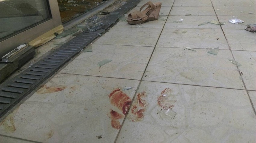 Tragovi krvi i obuća u kafiću