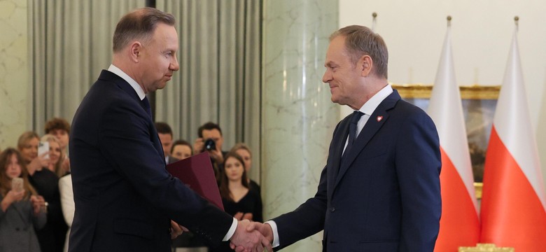 Duda przegrał z Tuskiem. Takiego wyniku sondażu CBOS nie było od lat