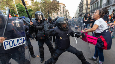 Kolejny dzień zamieszek w Barcelonie. Starcia z policją również w Madrycie
