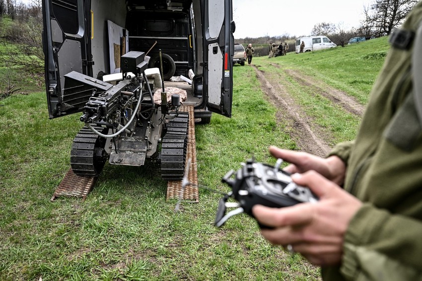 Testiranje ukrajinskog kopnenog robota na poligonu 10. aprila